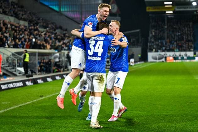 Clemens Riedel (SV Darmstadt 98, 38), Killian Corredor (SV Darmstadt 98, 34) und Isac Lidberg (SV Darmstadt 98, 07) bejubeln das Tor zum 2:0, GER, SV Darmstadt 98 vs. Karlsruher SC, Fussball, 25. Spieltag, Saison 2024 2025, 07.03.2025. DFL REGULATIONS PROHIBIT ANY USE OF PHOTOGRAPHS as IMAGE SEQUENCES and or QUASI-VIDEO. GER, SV Darmstadt 98 vs. Karlsruher SC, Fussball, 25. Spieltag, Saison 2024 2025, 07.03.2025. Darmsatdt