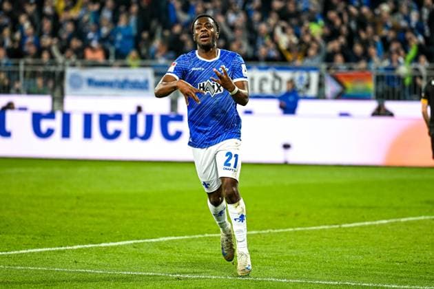 Merveille Papela (SV Darmstadt 98, 21) jeubelt das Tor zum 3:0, GER, SV Darmstadt 98 vs. Karlsruher SC, Fussball, 25. Spieltag, Saison 2024 2025, 07.03.2025. DFL REGULATIONS PROHIBIT ANY USE OF PHOTOGRAPHS as IMAGE SEQUENCES and or QUASI-VIDEO. GER, SV Darmstadt 98 vs. Karlsruher SC, Fussball, 25. Spieltag, Saison 2024 2025, 07.03.2025. Darmsatdt