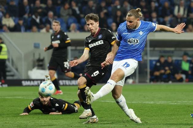 2025.03.07 xJFx 2.Bundesliga SV Darmstadt 98 - Karlsruher SC v.l., Leon Jensen (Karlsruher SC), Fynn Luca Lakenmacher (SV Darmstadt 98) Zweikampf, Action, Aktion, Battles for the Ball (DFL DFB REGULATIONS PROHIBIT ANY USE OF PHOTOGRAPHS as IMAGE SEQUENCES and or QUASI-VIDEO)