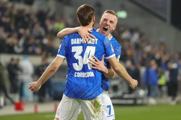 Darmstadt, Deutschland 07. März 2025: 2. Liga - 2024 2025 - SV Darmstadt 98 vs. Karlsruher SC Im Bild:v.li. Torschütze Killian Corredor (Darmstadt, 34), jubelt nach seinem Tor zum 2:0 in der 73. Spielminute mit Isac Lidberg (Darmstadt, 7) DFL regulations prohibit any use of photographs as image sequences and or quasi-video Merck-Stadion am Böllenfalltor Hessen