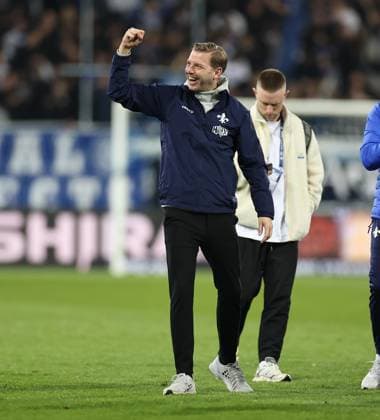 07.03.2025, xdcx, Fussball 2. Bundesliga, SV Darmstadt 98 - Karlsruher SC, emonline, emspor, despor, v.l., Trainer Florian Kohfeldt (SV Darmstadt 98) jubelnd bejubelt jubelt jubeln DFL DFB REGULATIONS PROHIBIT ANY USE OF PHOTOGRAPHS AS IMAGE SEQUENCES AND OR QUASI-VIDEO.