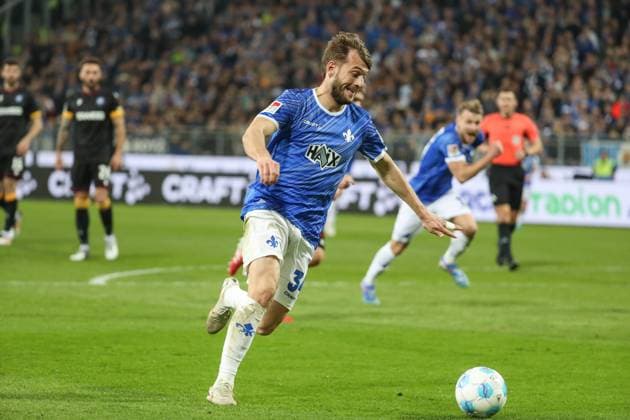 Darmstadt, Deutschland 07. März 2025: 2. Liga - 2024 2025 - SV Darmstadt 98 vs. Karlsruher SC Im Bild: Killian Corredor (Darmstadt, 34), DFL regulations prohibit any use of photographs as image sequences and or quasi-video Merck-Stadion am Böllenfalltor Hessen
