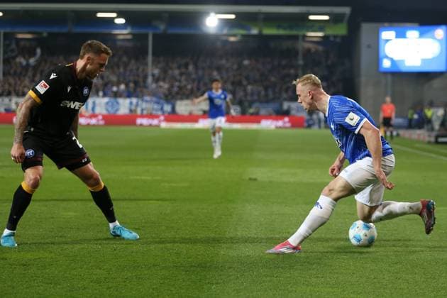 07.03.2025, xrekx, Fussball 2.Bundesliga, SV Darmstadt 98 - Karlsruher SC v.l. Marcel Franke (Karlsruher SC) Isac Lidberg (SV Darmstadt 98) (DFL DFB REGULATIONS PROHIBIT ANY USE OF PHOTOGRAPHS as IMAGE SEQUENCES and or QUASI-VIDEO) Darmstadt