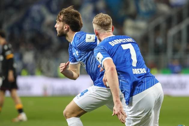 Darmstadt, Deutschland 07. März 2025: 2. Liga - 2024 2025 - SV Darmstadt 98 vs. Karlsruher SC Im Bild: v.li. Torschütze Killian Corredor (Darmstadt, 34) jubelt nach seinem Tor zum 2:0 mit Isac Lidberg (Darmstadt, 7) in der 73. Spielminute DFL regulations prohibit any use of photographs as image sequences and or quasi-video Merck-Stadion am Böllenfalltor Hessen