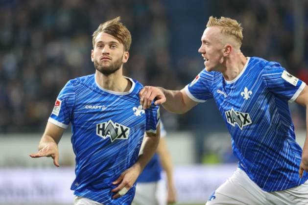 Darmstadt, Deutschland 07. März 2025: 2. Liga - 2024 2025 - SV Darmstadt 98 vs. Karlsruher SC Im Bild: v.li. Torschütze Killian Corredor (Darmstadt, 34) jubelt nach seinem Tor zum 2:0 mit Isac Lidberg (Darmstadt, 7) in der 73. Spielminute DFL regulations prohibit any use of photographs as image sequences and or quasi-video Merck-Stadion am Böllenfalltor Hessen