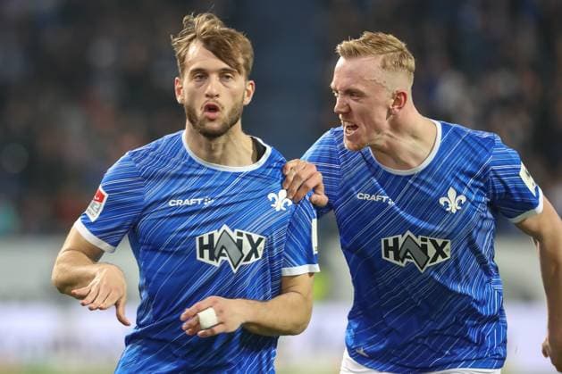 Darmstadt, Deutschland 07. März 2025: 2. Liga - 2024 2025 - SV Darmstadt 98 vs. Karlsruher SC Im Bild: v.li. Torschütze Killian Corredor (Darmstadt, 34) jubelt nach seinem Tor zum 2:0 mit Isac Lidberg (Darmstadt, 7) in der 73. Spielminute DFL regulations prohibit any use of photographs as image sequences and or quasi-video Merck-Stadion am Böllenfalltor Hessen