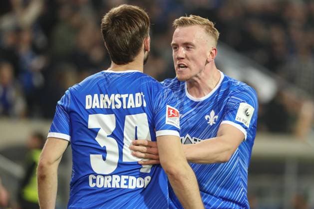 Darmstadt, Deutschland 07. März 2025: 2. Liga - 2024 2025 - SV Darmstadt 98 vs. Karlsruher SC Im Bild: v.li. Torschütze Killian Corredor (Darmstadt, 34) jubelt nach seinem Tor zum 2:0 mit Isac Lidberg (Darmstadt, 7) in der 73. Spielminute DFL regulations prohibit any use of photographs as image sequences and or quasi-video Merck-Stadion am Böllenfalltor Hessen