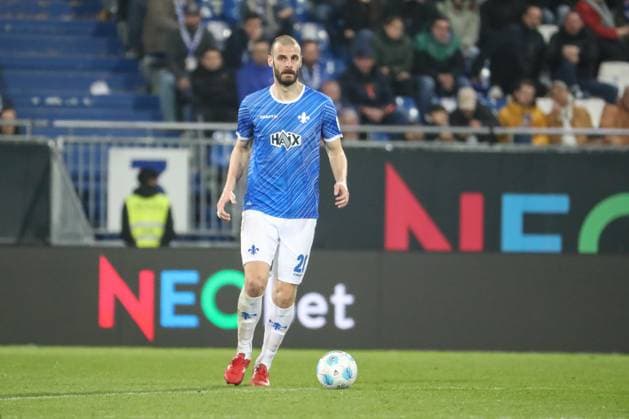 Darmstadt, Deutschland 07. März 2025: 2. Liga - 2024 2025 - SV Darmstadt 98 vs. Karlsruher SC Im Bild: Aleksandar Vukotic (Darmstadt, 20), DFL regulations prohibit any use of photographs as image sequences and or quasi-video Merck-Stadion am Böllenfalltor Hessen