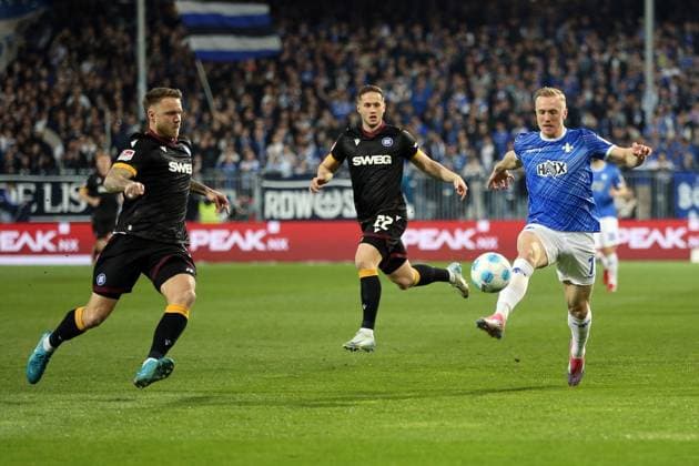 07.03.2025, xrekx, Fussball 2.Bundesliga, SV Darmstadt 98 - Karlsruher SC v.l. Marcel Franke (Karlsruher SC) Isac Lidberg (SV Darmstadt 98) Zweikampf, Aktion, action, battle for the ball (DFL DFB REGULATIONS PROHIBIT ANY USE OF PHOTOGRAPHS as IMAGE SEQUENCES and or QUASI-VIDEO) Darmstadt