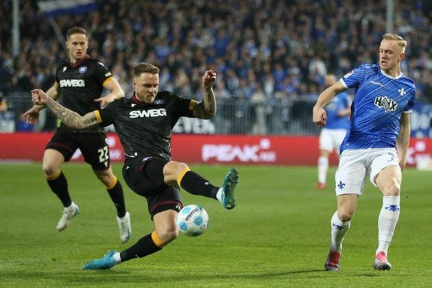 07.03.2025, xrekx, Fussball 2.Bundesliga, SV Darmstadt 98 - Karlsruher SC v.l. Marcel Franke (Karlsruher SC) Isac Lidberg (SV Darmstadt 98) Zweikampf, Aktion, action, battle for the ball (DFL DFB REGULATIONS PROHIBIT ANY USE OF PHOTOGRAPHS as IMAGE SEQUENCES and or QUASI-VIDEO) Darmstadt