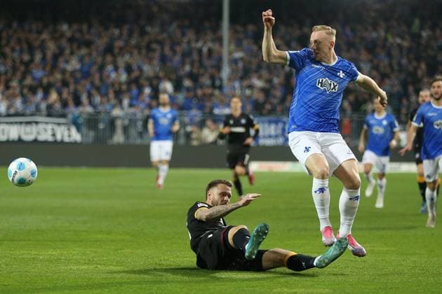 07.03.2025, xrekx, Fussball 2.Bundesliga, SV Darmstadt 98 - Karlsruher SC v.l. Marcel Franke (Karlsruher SC) Isac Lidberg (SV Darmstadt 98) Zweikampf, Aktion, action, battle for the ball (DFL DFB REGULATIONS PROHIBIT ANY USE OF PHOTOGRAPHS as IMAGE SEQUENCES and or QUASI-VIDEO) Darmstadt