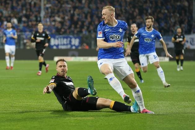 07.03.2025, xrekx, Fussball 2.Bundesliga, SV Darmstadt 98 - Karlsruher SC v.l. Marcel Franke (Karlsruher SC) Isac Lidberg (SV Darmstadt 98) Zweikampf, Aktion, action, battle for the ball (DFL DFB REGULATIONS PROHIBIT ANY USE OF PHOTOGRAPHS as IMAGE SEQUENCES and or QUASI-VIDEO) Darmstadt