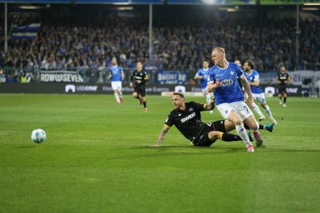 07.03.2025, xrekx, Fussball 2.Bundesliga, SV Darmstadt 98 - Karlsruher SC v.l. Marcel Franke (Karlsruher SC) Isac Lidberg (SV Darmstadt 98) Zweikampf, Aktion, action, battle for the ball (DFL DFB REGULATIONS PROHIBIT ANY USE OF PHOTOGRAPHS as IMAGE SEQUENCES and or QUASI-VIDEO) Darmstadt