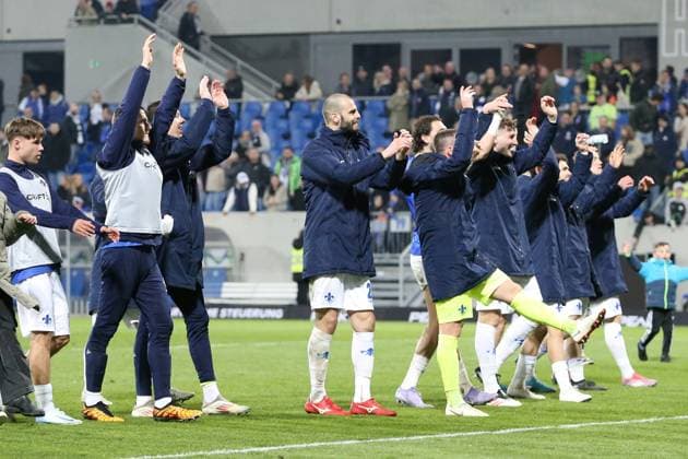 07.03.2025, xrekx, Fussball 2.Bundesliga, SV Darmstadt 98 - Karlsruher SC v.l. Darmstadt Mannschaft, Spieler, jubeln nach Spielende, Team, Player, celebrate at the end of the match (DFL DFB REGULATIONS PROHIBIT ANY USE OF PHOTOGRAPHS as IMAGE SEQUENCES and or QUASI-VIDEO) Darmstadt