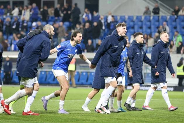 07.03.2025, xrekx, Fussball 2.Bundesliga, SV Darmstadt 98 - Karlsruher SC v.l. Darmstadt Mannschaft, Spieler, jubeln nach Spielende, Team, Player, celebrate at the end of the match (DFL DFB REGULATIONS PROHIBIT ANY USE OF PHOTOGRAPHS as IMAGE SEQUENCES and or QUASI-VIDEO) Darmstadt