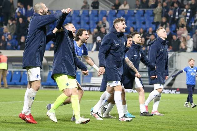 07.03.2025, xrekx, Fussball 2.Bundesliga, SV Darmstadt 98 - Karlsruher SC v.l. Darmstadt Mannschaft, Spieler, jubeln nach Spielende, Team, Player, celebrate at the end of the match (DFL DFB REGULATIONS PROHIBIT ANY USE OF PHOTOGRAPHS as IMAGE SEQUENCES and or QUASI-VIDEO) Darmstadt