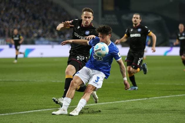 07.03.2025, xrekx, Fussball 2.Bundesliga, SV Darmstadt 98 - Karlsruher SC v.l. Christoph Kobald (Karlsruher SC) Lopez Bueno (SV Darmstadt 98) Zweikampf, Aktion, action, battle for the ball (DFL DFB REGULATIONS PROHIBIT ANY USE OF PHOTOGRAPHS as IMAGE SEQUENCES and or QUASI-VIDEO) Darmstadt