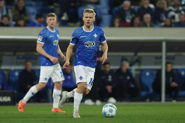 2025.03.07 xJFx 2.Bundesliga SV Darmstadt 98 - Karlsruher SC v.l., Andreas Müller (SV Darmstadt 98) in aktion, in action, (DFL DFB REGULATIONS PROHIBIT ANY USE OF PHOTOGRAPHS as IMAGE SEQUENCES and or QUASI-VIDEO)