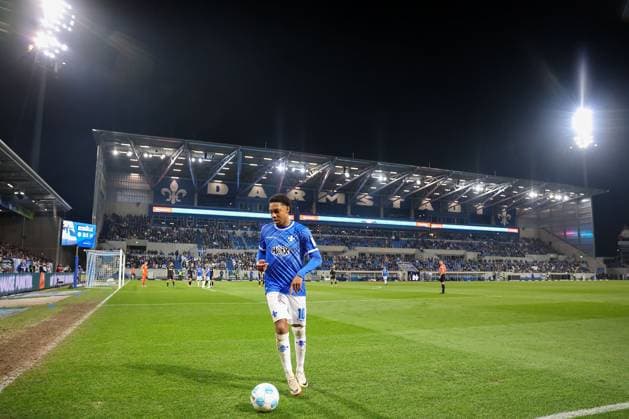 2025.03.07 xJFx 2.Bundesliga SV Darmstadt 98 - Karlsruher SC v.l., Jean Paul Boetius (SV Darmstadt 98) beim Eckball (DFL DFB REGULATIONS PROHIBIT ANY USE OF PHOTOGRAPHS as IMAGE SEQUENCES and or QUASI-VIDEO)
