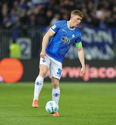 07.03.2025, xdcx, Fussball 2. Bundesliga, SV Darmstadt 98 - Karlsruher SC, emonline, emspor, despor, v.l., Clemens Riedel (SV Darmstadt 98) DFL DFB REGULATIONS PROHIBIT ANY USE OF PHOTOGRAPHS AS IMAGE SEQUENCES AND OR QUASI-VIDEO.