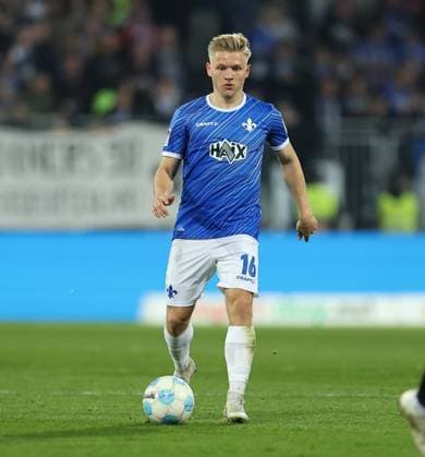07.03.2025, xdcx, Fussball 2. Bundesliga, SV Darmstadt 98 - Karlsruher SC, emonline, emspor, despor, v.l., Andreas Müller (SV Darmstadt 98) DFL DFB REGULATIONS PROHIBIT ANY USE OF PHOTOGRAPHS AS IMAGE SEQUENCES AND OR QUASI-VIDEO.