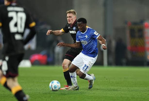07.03.2025, xdcx, Fussball 2. Bundesliga, SV Darmstadt 98 - Karlsruher SC, emonline, emspor, despor, v.l., Mikkel Kaufmann (Karlsruher SC), Merveille Papela (SV Darmstadt 98) DFL DFB REGULATIONS PROHIBIT ANY USE OF PHOTOGRAPHS AS IMAGE SEQUENCES AND OR QUASI-VIDEO.