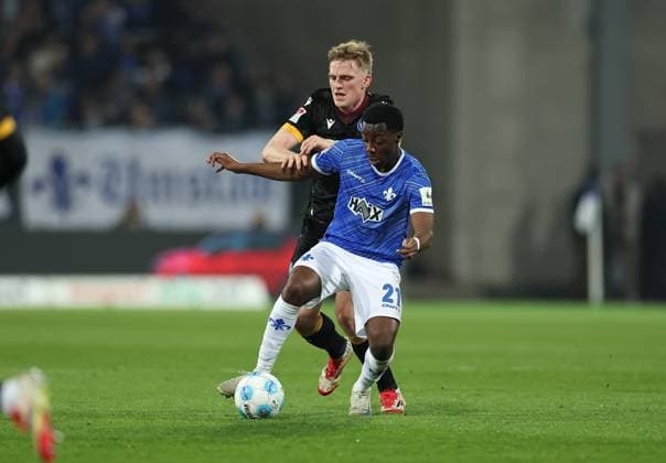 07.03.2025, xdcx, Fussball 2. Bundesliga, SV Darmstadt 98 - Karlsruher SC, emonline, emspor, despor, v.l., Mikkel Kaufmann (Karlsruher SC), Merveille Papela (SV Darmstadt 98) DFL DFB REGULATIONS PROHIBIT ANY USE OF PHOTOGRAPHS AS IMAGE SEQUENCES AND OR QUASI-VIDEO.