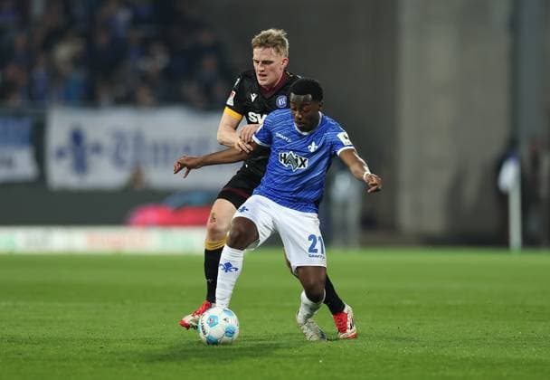 07.03.2025, xdcx, Fussball 2. Bundesliga, SV Darmstadt 98 - Karlsruher SC, emonline, emspor, despor, v.l., Mikkel Kaufmann (Karlsruher SC), Merveille Papela (SV Darmstadt 98) DFL DFB REGULATIONS PROHIBIT ANY USE OF PHOTOGRAPHS AS IMAGE SEQUENCES AND OR QUASI-VIDEO.