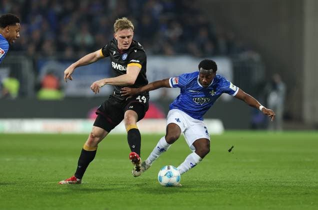 07.03.2025, xdcx, Fussball 2. Bundesliga, SV Darmstadt 98 - Karlsruher SC, emonline, emspor, despor, v.l., Mikkel Kaufmann (Karlsruher SC), Merveille Papela (SV Darmstadt 98) DFL DFB REGULATIONS PROHIBIT ANY USE OF PHOTOGRAPHS AS IMAGE SEQUENCES AND OR QUASI-VIDEO.
