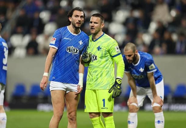 07.03.2025, xdcx, Fussball 2. Bundesliga, SV Darmstadt 98 - Karlsruher SC, emonline, emspor, despor, v.l., Fraser Hornby (SV Darmstadt 98), Torwart Marcel Schuhen (SV Darmstadt 98) DFL DFB REGULATIONS PROHIBIT ANY USE OF PHOTOGRAPHS AS IMAGE SEQUENCES AND OR QUASI-VIDEO.