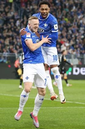 07.03.2025, xrekx, Fussball 2.Bundesliga, SV Darmstadt 98 - Karlsruher SC v.l. Torjubel nach dem Tor zum 1:0 celebrating the goal celebrate durch Isac Lidberg (SV Darmstadt 98) mit Patrick Boetius (SV Darmstadt 98) (DFL DFB REGULATIONS PROHIBIT ANY USE OF PHOTOGRAPHS as IMAGE SEQUENCES and or QUASI-VIDEO) Darmstadt