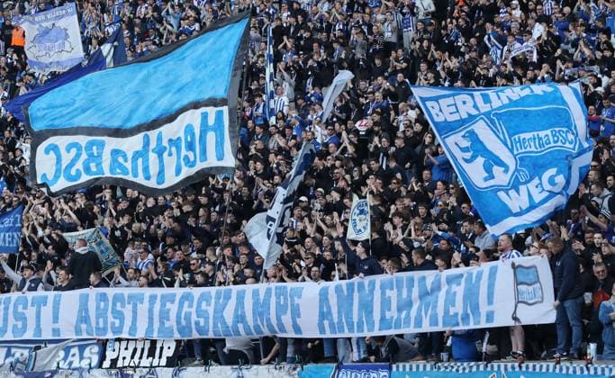 Plakat, Transparent der Herthafans: Abstiegskampf annehmen! Fußball Fussball DFL 2.Bundesliga Herren 25. Spieltag Saison 2024 2025 08.03.2025 Hertha BSC Berlin vs. FC Schalke 04 S04 DFL regulations prohibit any use of photographs as image sequences and or quasi-video