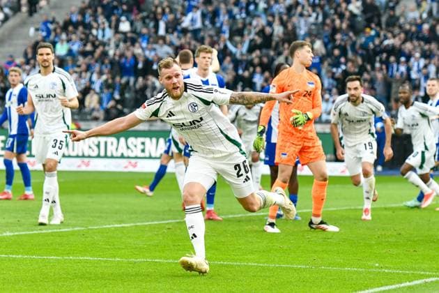 Fussball 2.Bundesliga, Hertha BSC Berlin - FC Schalke 04 08.03.2025, xdanx, Fussball 2.Bundesliga, Hertha BSC Berlin - FC Schalke 04 v.l. Jubel nach dem 0:1 durch Tomas Kalas (FC Schalke 04 26) (DFL DFB REGULATIONS PROHIBIT ANY USE OF PHOTOGRAPHS as IMAGE SEQUENCES and or QUASI-VIDEO) Daniel Lakomski Mix1 Berlin Olympiastadion Berlin Deutschland (DEU)
