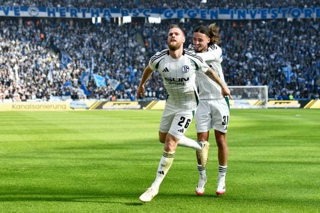 Fussball 2.Bundesliga, Hertha BSC Berlin - FC Schalke 04 08.03.2025, xdanx, Fussball 2.Bundesliga, Hertha BSC Berlin - FC Schalke 04 v.l. Jubel nach dem 0:1 durch Tomas Kalas (FC Schalke 04 26),Taylan Bulut (FC Schalke 04 31) (DFL DFB REGULATIONS PROHIBIT ANY USE OF PHOTOGRAPHS as IMAGE SEQUENCES and or QUASI-VIDEO) Daniel Lakomski Mix1 Berlin Olympiastadion Berlin Deutschland (DEU)