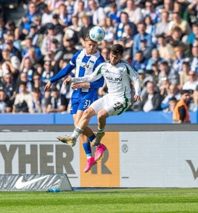 Fussball, Herren, Saison 2024 2025, 2. Bundesliga (25. Spieltag), Hertha BSC - FC Schalke 04, v.l. Marton Dardai (Hertha BSC), Mehmet Can Aydin (Schalke 04), 08.03. 2025,