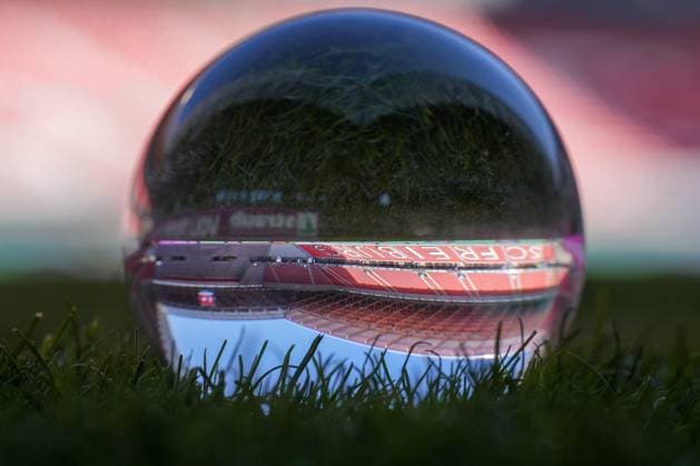 Sport Themen der Woche KW10 Sport Bilder des Tages Glaskugel, Topspiel, Abendspiel, Kampf um die internationalen Plätze, Championsleague, Stadion, Tribünen, blauer Himmel, Rasen , Fussball, 1. Bundesliga, 25.Spieltag, 2024 2025, SC Freiburg vs. RB Leipzig, 08.03.2025, Europa-Park Stadion, Freiburg, Deutschland DFL REGULATIONS PROHIBIT ANY USE OF PHOTOGRAPHS AS IMAGE SEQUENCES AND OR QUASI-VIDEO. Freiburg Europa-Park Stadion Baden-Württemberg Deutschland *** Crystal ball, top match, evening match, fight for the international places, Champions League, stadium, stands, blue sky, grass, football, 1 Bundesliga, 25 matchday, 2024 2025, SC Freiburg vs RB Leipzig, 08 03 2025, Europa Park Stadion, Freiburg, Germany DFL REGULATIONS PROHIBIT ANY USE OF PHOTOGRAPHS AS IMAGE SEQUENCES AND OR QUASI VIDEO Freiburg Europa Park Stadion Baden Württemberg Germany Copyright: xArnexAmbergx