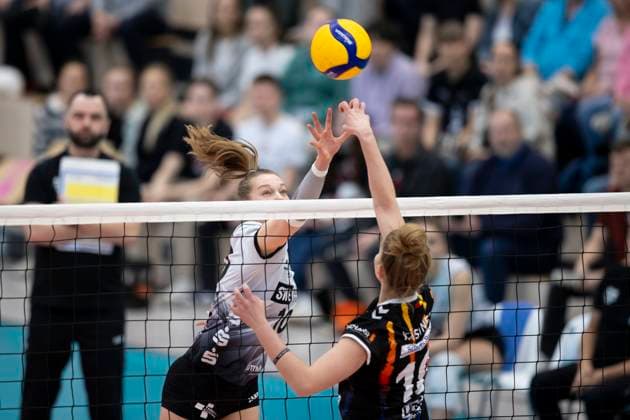 1. Volleyball Bundesliga Frauen: Schwarz-Weiss Erfurt vs. Allianz MTV Stuttgart; Erfurt; 08.03.2025 Pia Mohr ( 10; Schwarz-Weiss Erfurt) gegen Pia Kästner ( 18; Allianz MTV Stuttgart) 1. Volleyball Bundesliga Frauen: Schwarz-Weiss Erfurt vs. Allianz MTV Stuttgart; Riethsporthalle Erfurt; 08.03.2025 Copyright: xBEAUTIFULxSPORTS Duehringx