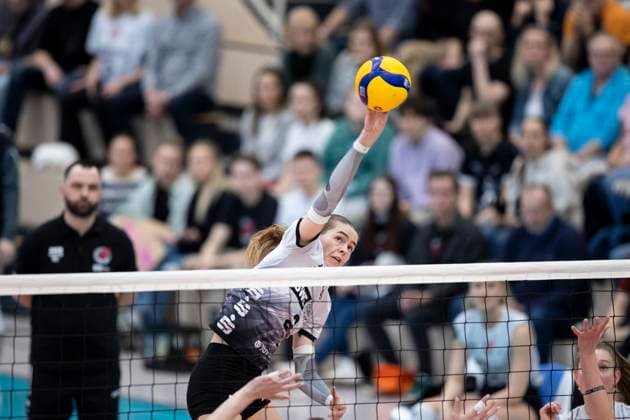 1. Volleyball Bundesliga Frauen: Schwarz-Weiss Erfurt vs. Allianz MTV Stuttgart; Erfurt; 08.03.2025 Elizabeth Sandbothe ( 2; Schwarz-Weiss Erfurt) 1. Volleyball Bundesliga Frauen: Schwarz-Weiss Erfurt vs. Allianz MTV Stuttgart; Riethsporthalle Erfurt; 08.03.2025 Copyright: xBEAUTIFULxSPORTS Duehringx