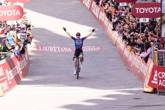 Strade Bianche 2025 - Women Elite Finish And Podium Demi Vollering wins Strade Bianche Women Elite 2025, in Siena, Italy, on march 08, 2025. Siena Italy  Copyright: xTommasoxBerardix originalFilename:berardi-stradebi250308_npWvT.jpg