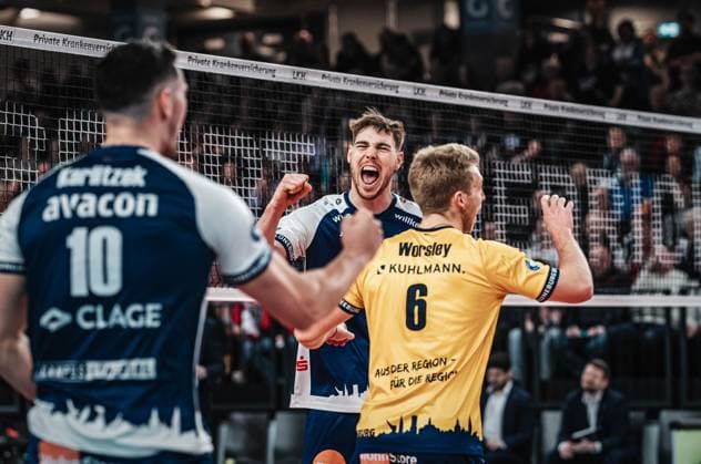 Volleyball Herren Saison 2024 2025 Volleyball Bundesliga VBL SVG Lüneburg vs. Berlin Recycling Volleys 08.03.2025 Simon Torwie ( 1 SVG Lüneburg) jubelt Lüneburg LKH Arena Niedersachsen Deutschland
