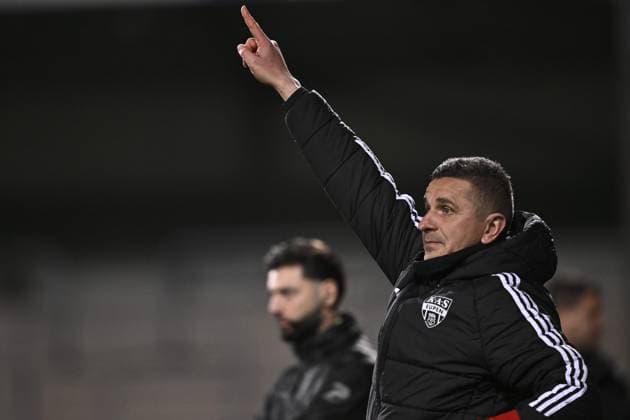 Eupen s head coach Mersad Selimbegovic reacts during a soccer match between KAS Eupen and Royal Francs Borains, in Eupen, on day 25 of the 2024-2025 Challenger Pro League 1B second division of the Belgian championship, Saturday 08 March 2025. JOHAN EYCKENS JohanxEyckens  x114522463x