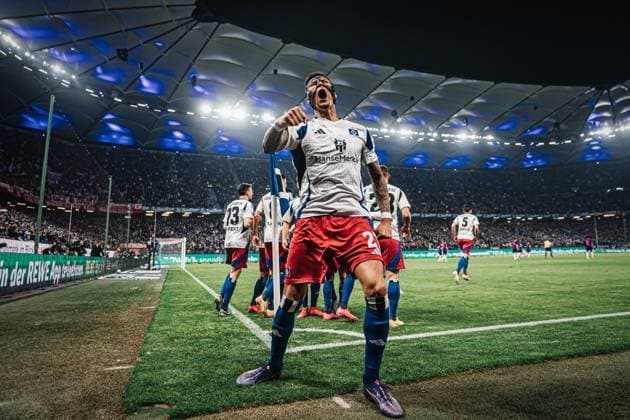 Bilder des Jahres 2025, Sport 03 März Fußball Männer Saison 2024 2025 2. Fußball-Bundesliga 25. Spieltag Hamburger SV vs. Fortuna Düsseldorf 08.03.2025 Davie Selke ( 27, HSV) schießt ein Tor und jubelt Hamburg Volksparkstadion Hamburg Deutschland *** Soccer Men Season 2024 2025 2 Soccer Bundesliga 25 Matchday Hamburger SV vs Fortuna Düsseldorf 08 03 2025 Davie Selke 27, HSV scores a goal and cheers Hamburg Volksparkstadion Hamburg Germany