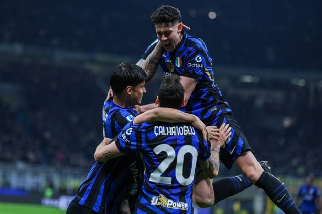 Sport Themen der Woche KW10 Lautaro Martinez of FC Internazionale celebrates after scoring a goal during Serie A 2024 25 football match between FC Internazionale and AC Monza at San Siro Stadium  Copyright: xFabrizioxCarabelli IPAxSportx xipa-agency.netx xx IPA_55088477 IPA_Agency_IPA55088477