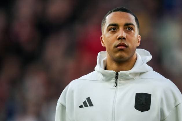 Premier League Brentford v Aston Villa Youri Tielemans of Aston Villa lines up prior to the Premier League match Brentford vs Aston Villa at The Gtech Community Stadium, London, United Kingdom, 8th March 2025 (Photo by Izzy Poles News Images) London The Gtech Community Stadium Greater London United Kingdom Copyright: xIzzyxPoles NewsxImagesx