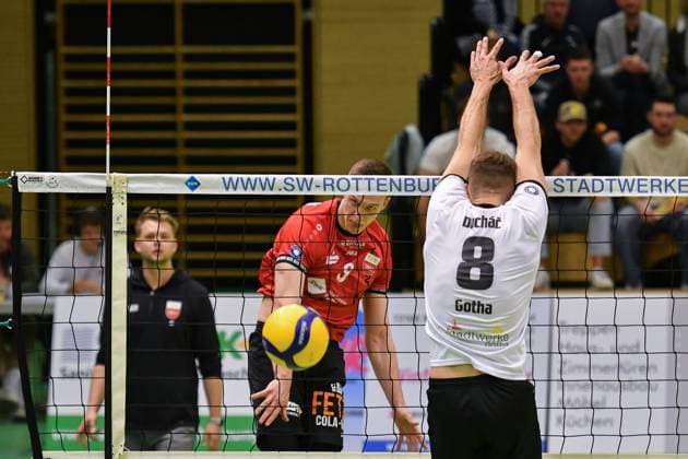 Niklas Lichtenauer (TV Rottenburg, 08) ueberwindet den Einzelblock von Dominik Duchac (Blue Volleys Gotha, 08) TV Rottenburg vs. Blue Volleys Gotha, Volleyball, 2. Bundesliga Sued, 21. Spieltag, Saison 2024 2025, 08.03.2025, TV Rottenburg vs. Blue Volleys Gotha, Volleyball, 2. Bundesliga Sued, 21. Spieltag, Saison 2024 2025, 08.03.2025 Rottenburg Copyright: xEibner-Pressefoto RalphxKunzex EP_RKE