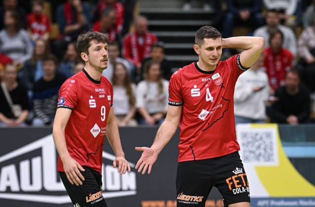 Volleyball 2. Bundesliga Saison 2024 2025 08.03.2025 TV Rottenburg - Blue Volleys Gotha Enttaeuschung TV Rottenburg; Samuel Elgert und Jakob Elsaesser (re)