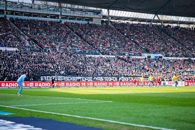 09.03.2025 - Fußball, 2024 2025, 2. Bundesliga, 25. Spieltag, Hannover 96 - Eintracht Braunschweig: Fans (Hannover) DFL REGULATIONS PROHIBIT ANY USE OF PHOTOGRAPHS AS IMAGE SEQUENCES AND OR QUASI-VIDEO. Hannover Niedersachsen Deutschland Heinz von Heiden Arena