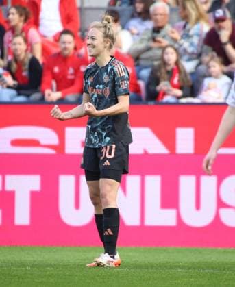 09.03.2025, xgrfx, Fussball Google Pixel Frauen-Bundesliga, 1.FC Köln - FC Bayern München v.l. Tor, Carolin Simon (FC Bayern München) (DFL DFB REGULATIONS PROHIBIT ANY USE OF PHOTOGRAPHS as IMAGE SEQUENCES and or QUASI-VIDEO) Köln