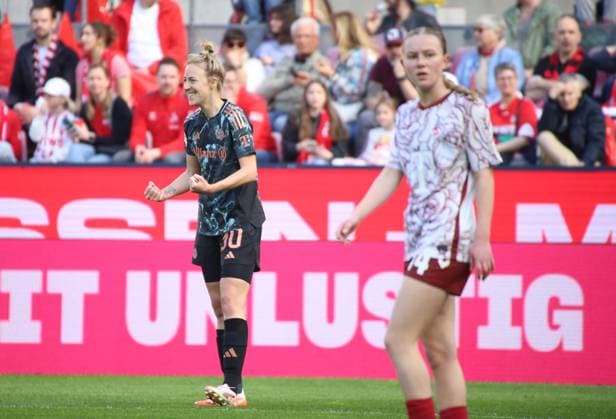 09.03.2025, xgrfx, Fussball Google Pixel Frauen-Bundesliga, 1.FC Köln - FC Bayern München v.l. Tor, Carolin Simon (FC Bayern München) (DFL DFB REGULATIONS PROHIBIT ANY USE OF PHOTOGRAPHS as IMAGE SEQUENCES and or QUASI-VIDEO) Köln