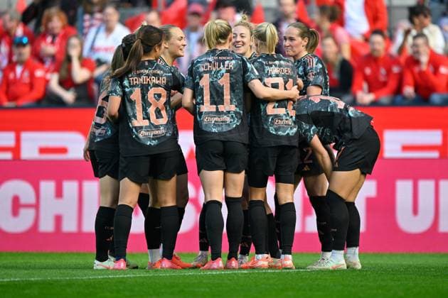 Koeln, Rheinenergiestadion, 09.03.25, GER, Frauen, Google Pixel Frauen-Bundesliga, Saison 2024-2025, 1.FC Koeln - FC Bayern Muenchen Bild: Carolin SIMON (Bayern) jubelt nach ihrem Tor zum 0:1 DFL regulations prohibit any use of photographs as image sequences and or quasi-video. NRW Deutschland